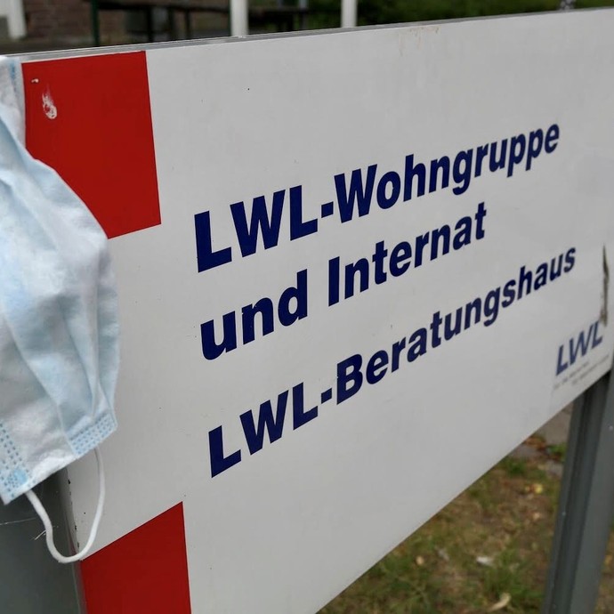 Wohngruppenleben in Coronazeiten (vergrößerte Bildansicht wird geöffnet)